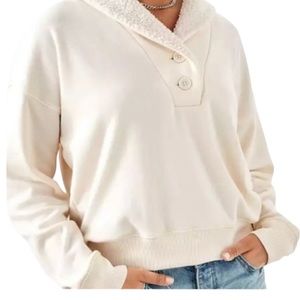 American Eagle Women’s Cream Color Sherpa Collared‎ Henley Sweatshirt   Sz L